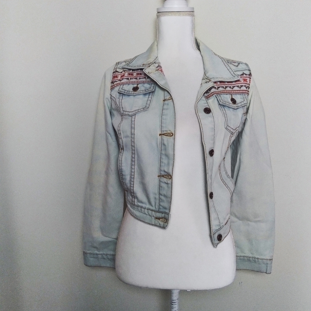 Z Supply Light Wash Cropped Embroidered Denim Jacket size small